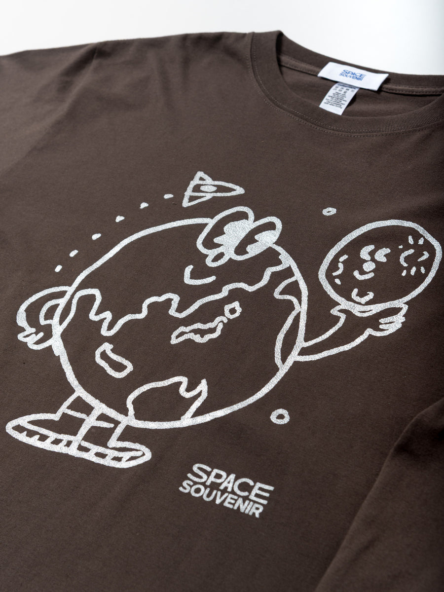 地球くん「友達は月」Long Tee - チャコール - SPACE SOUVENIR