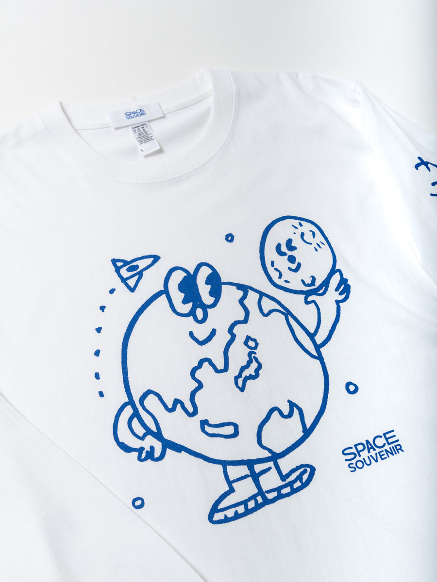 地球くん「友達は月」Long Tee - ホワイト - SPACE SOUVENIR